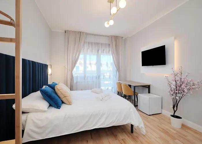 Bright 2 Min Metro B 20 Min Colosseum Private Bathroom Swimming Pool Free Parking