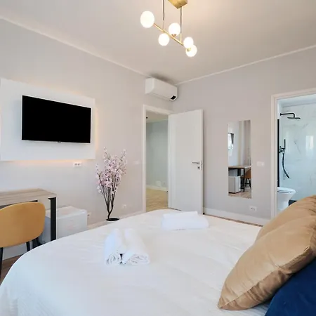 Bright 2 Min Metro B 20 Min Colosseum Private Bathroom Swimming Pool Free Parking רומא