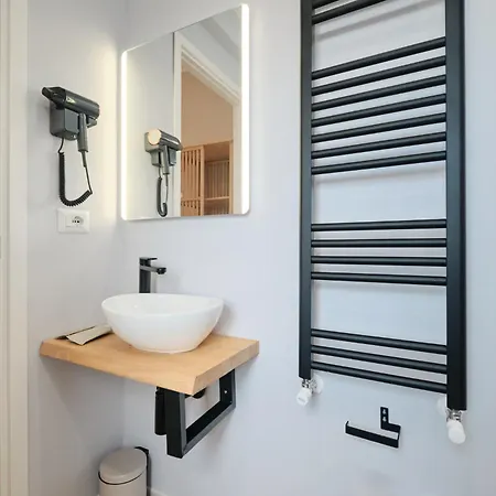Bright 2 Min Metro B 20 Min Colosseum Private Bathroom Swimming Pool Free Parking * רומא