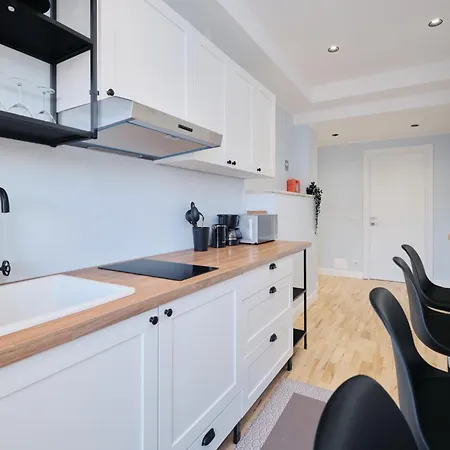 Bright 2 Min Metro B 20 Min Colosseum Private Bathroom Swimming Pool Free Parking * רומא
